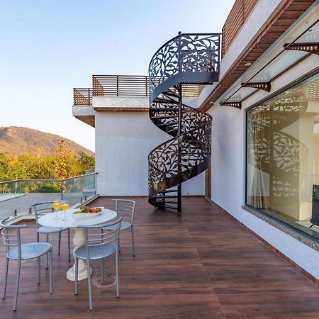 Stayvista'S Bella Dream - Mountain-View With Outdoor Pool, Lawn Featuring A Gazebo & Indoor Games Udaipur Bagian luar foto