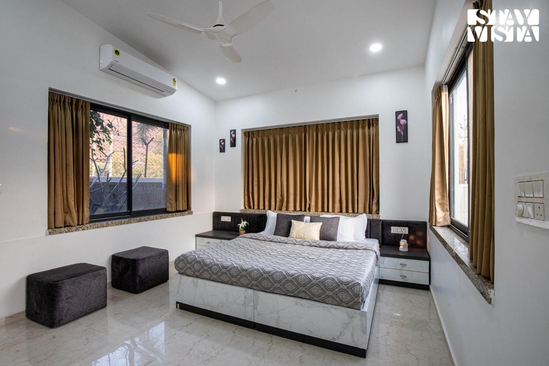 Stayvista'S Bella Dream - Mountain-View With Outdoor Pool, Lawn Featuring A Gazebo & Indoor Games Udaipur Bagian luar foto