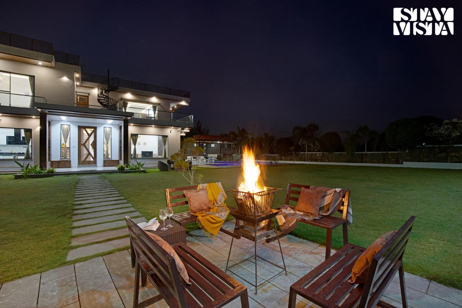 Stayvista'S Bella Dream - Mountain-View With Outdoor Pool, Lawn Featuring A Gazebo & Indoor Games Udaipur Bagian luar foto