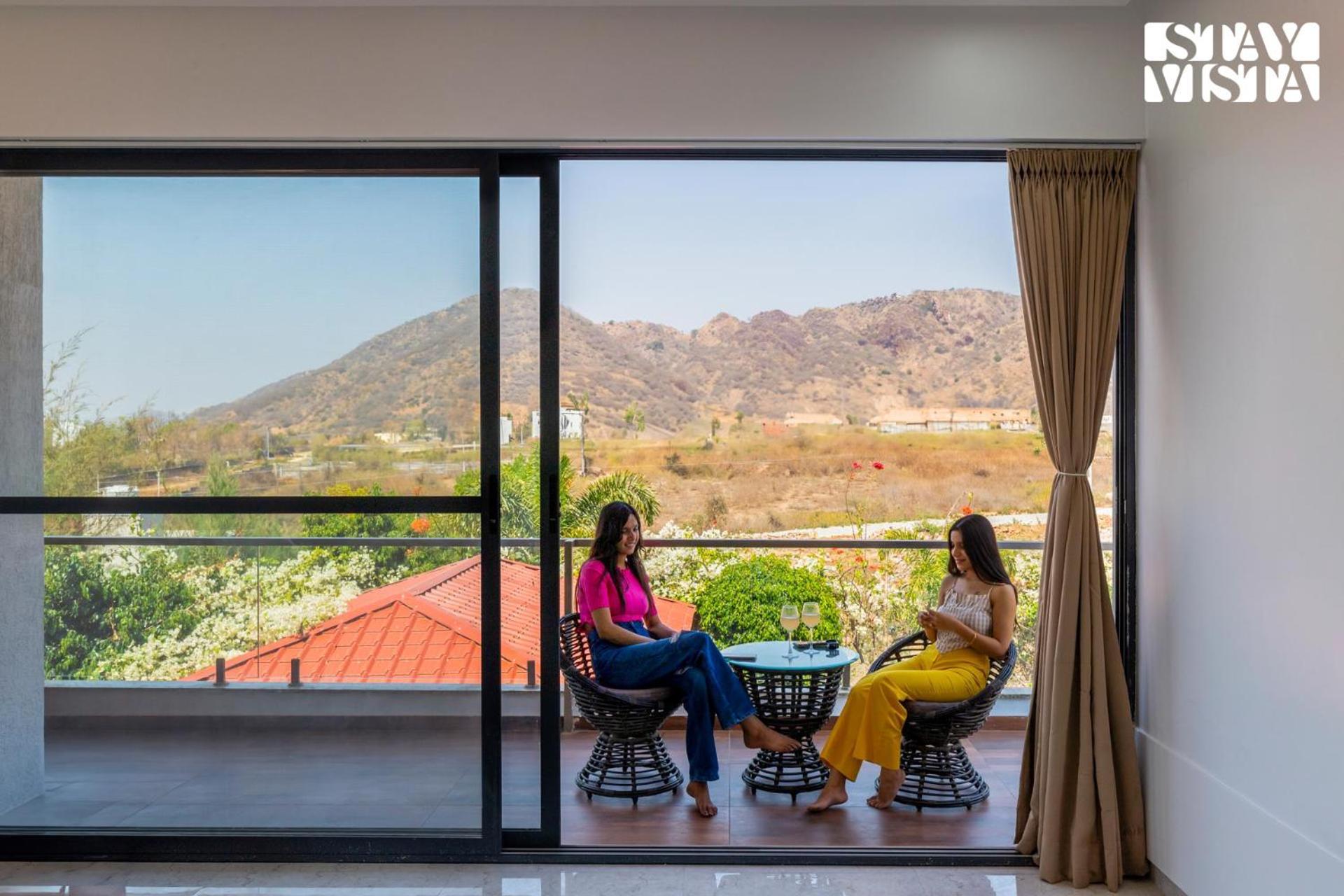 Stayvista'S Bella Dream - Mountain-View With Outdoor Pool, Lawn Featuring A Gazebo & Indoor Games Udaipur Bagian luar foto