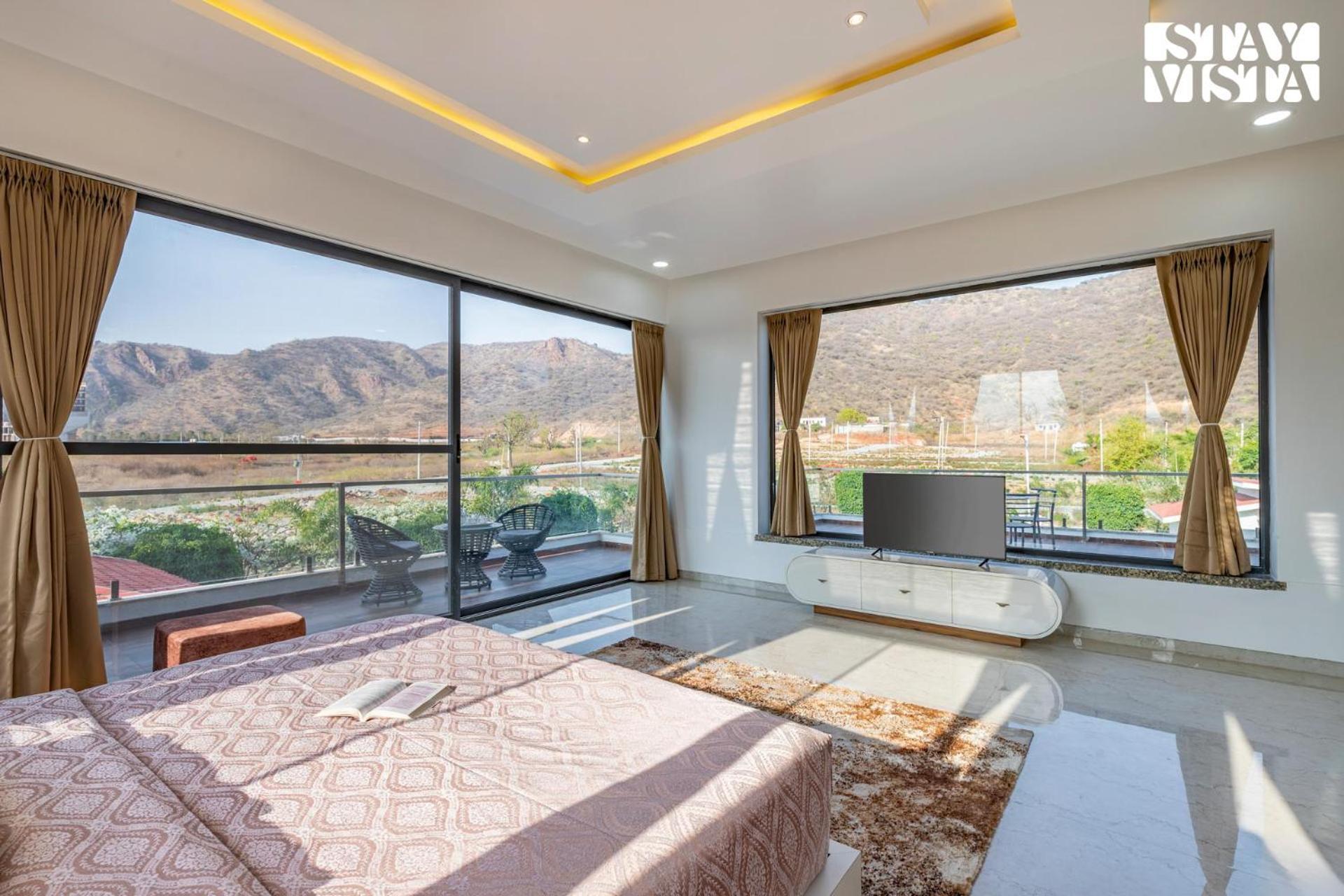 Stayvista'S Bella Dream - Mountain-View With Outdoor Pool, Lawn Featuring A Gazebo & Indoor Games Udaipur Bagian luar foto
