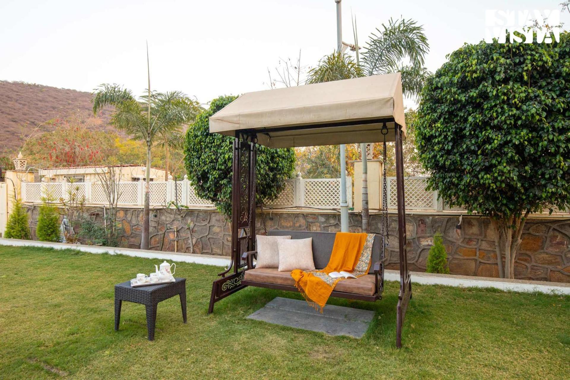 Stayvista'S Bella Dream - Mountain-View With Outdoor Pool, Lawn Featuring A Gazebo & Indoor Games Udaipur Bagian luar foto