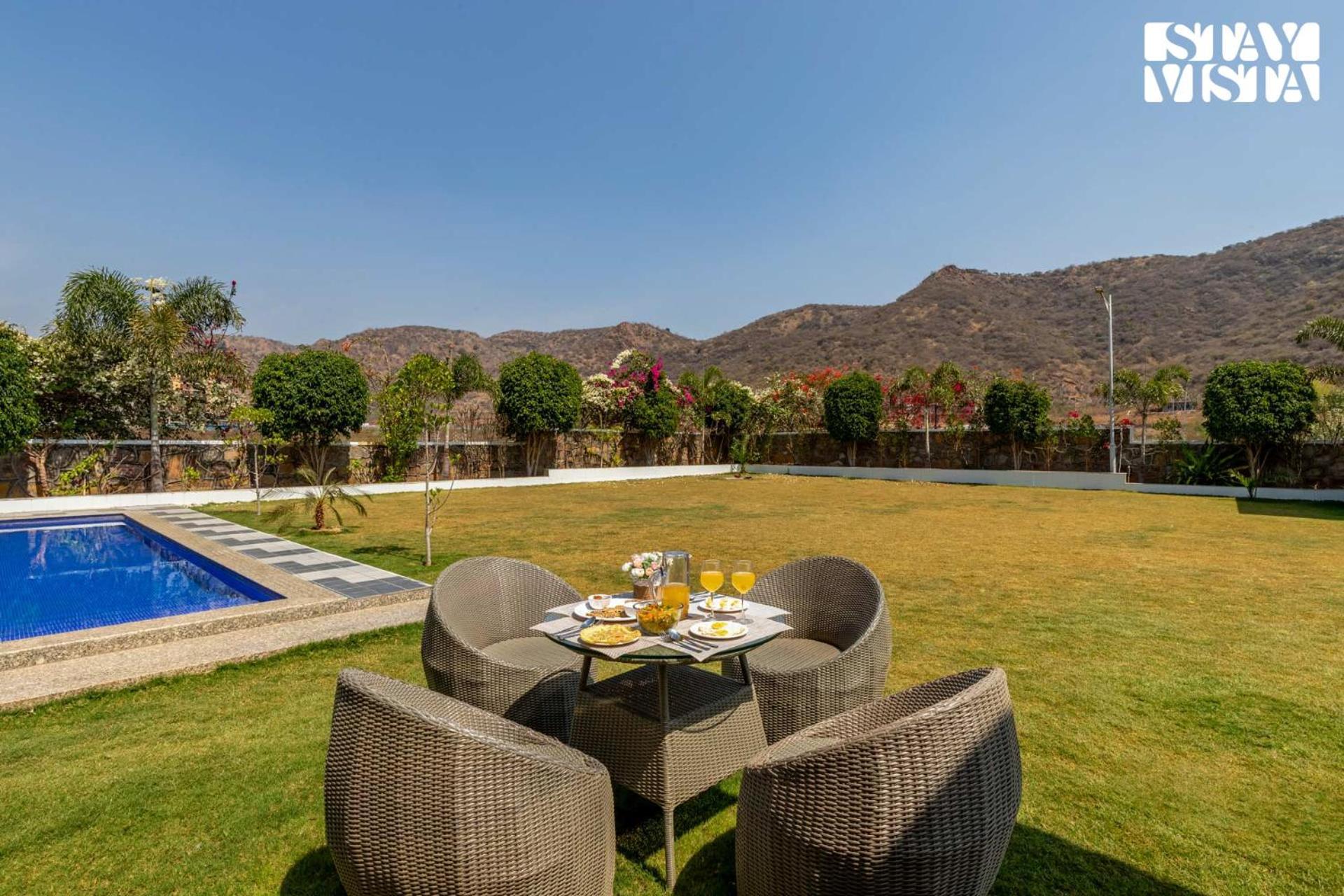 Stayvista'S Bella Dream - Mountain-View With Outdoor Pool, Lawn Featuring A Gazebo & Indoor Games Udaipur Bagian luar foto